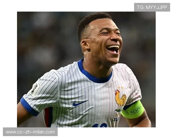 姆巴佩与前任教练深情拥抱，师徒情谊暖心